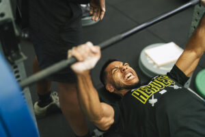 Athlètes en plein effort lors des Fitness Park Heroes 2025, photographiés par Nicolas Jacquemin sous la Canopée des Halles à Paris.