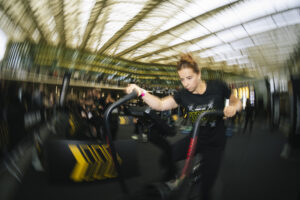 Athlètes en plein effort lors des Fitness Park Heroes 2025, photographiés par Nicolas Jacquemin sous la Canopée des Halles à Paris.