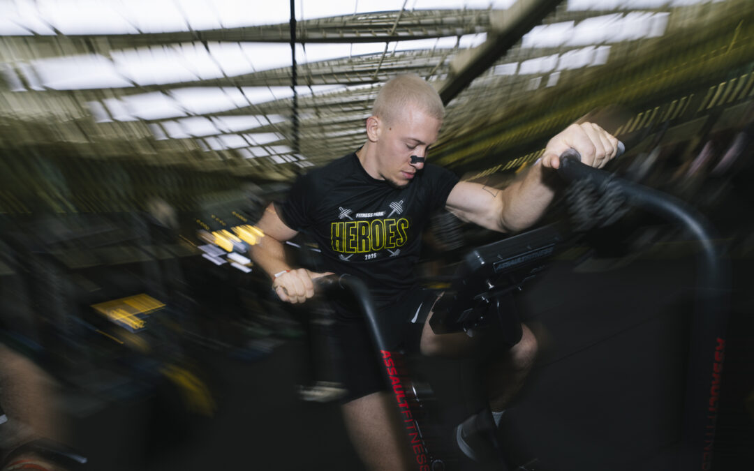 Athlètes en plein effort lors des Fitness Park Heroes 2025, photographiés par Nicolas Jacquemin sous la Canopée des Halles à Paris.