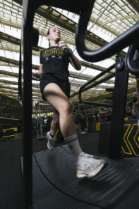 Athlètes en plein effort lors des Fitness Park Heroes 2025, photographiés par Nicolas Jacquemin sous la Canopée des Halles à Paris.