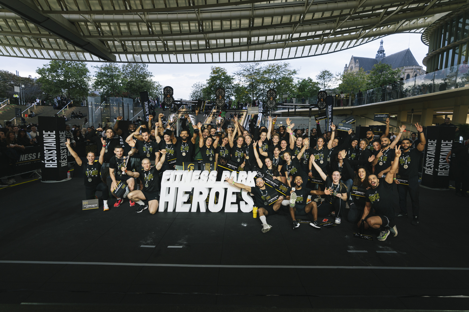 Athlètes en plein effort lors des Fitness Park Heroes 2025, photographiés par Nicolas Jacquemin sous la Canopée des Halles à Paris.