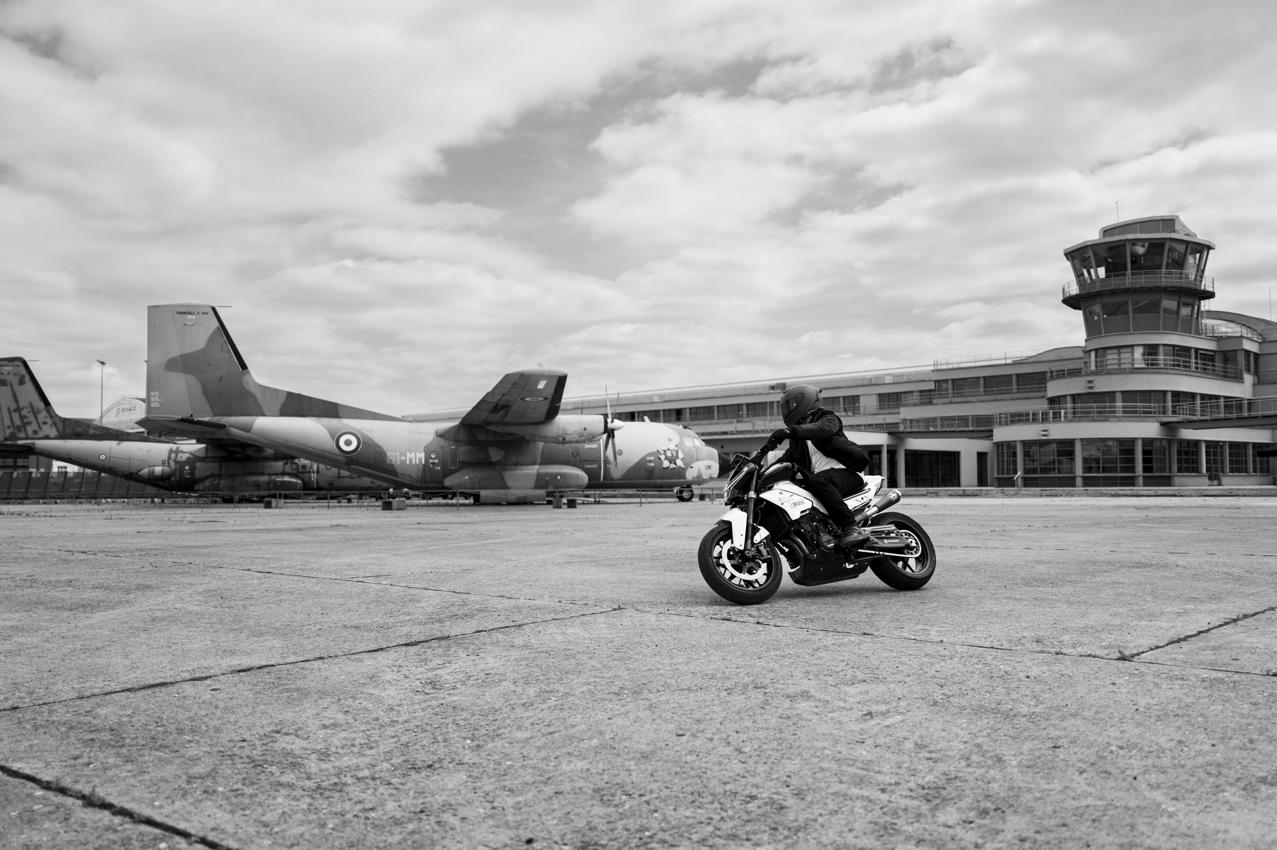 photo-studio-voiture-porsche-nicolas-jacquemin-photographe-0004 photo romain jeandrot moto shooting iPhone le Bourget marker production Nicolas Jacquemin photographe