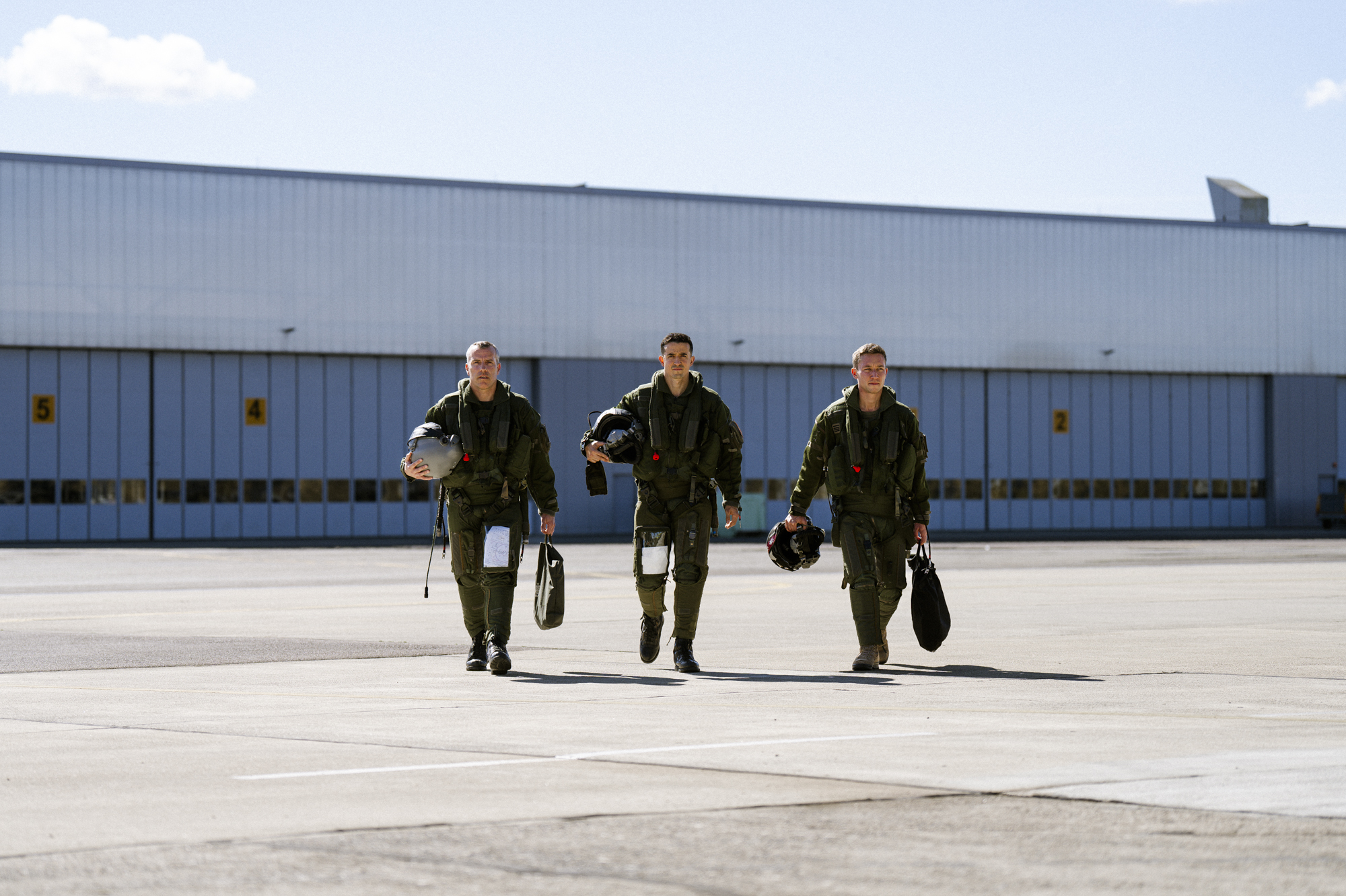 Tibo InShape et pilotes Rafale tarmac base aérienne 118 Mont de Marsan combinaison de vol