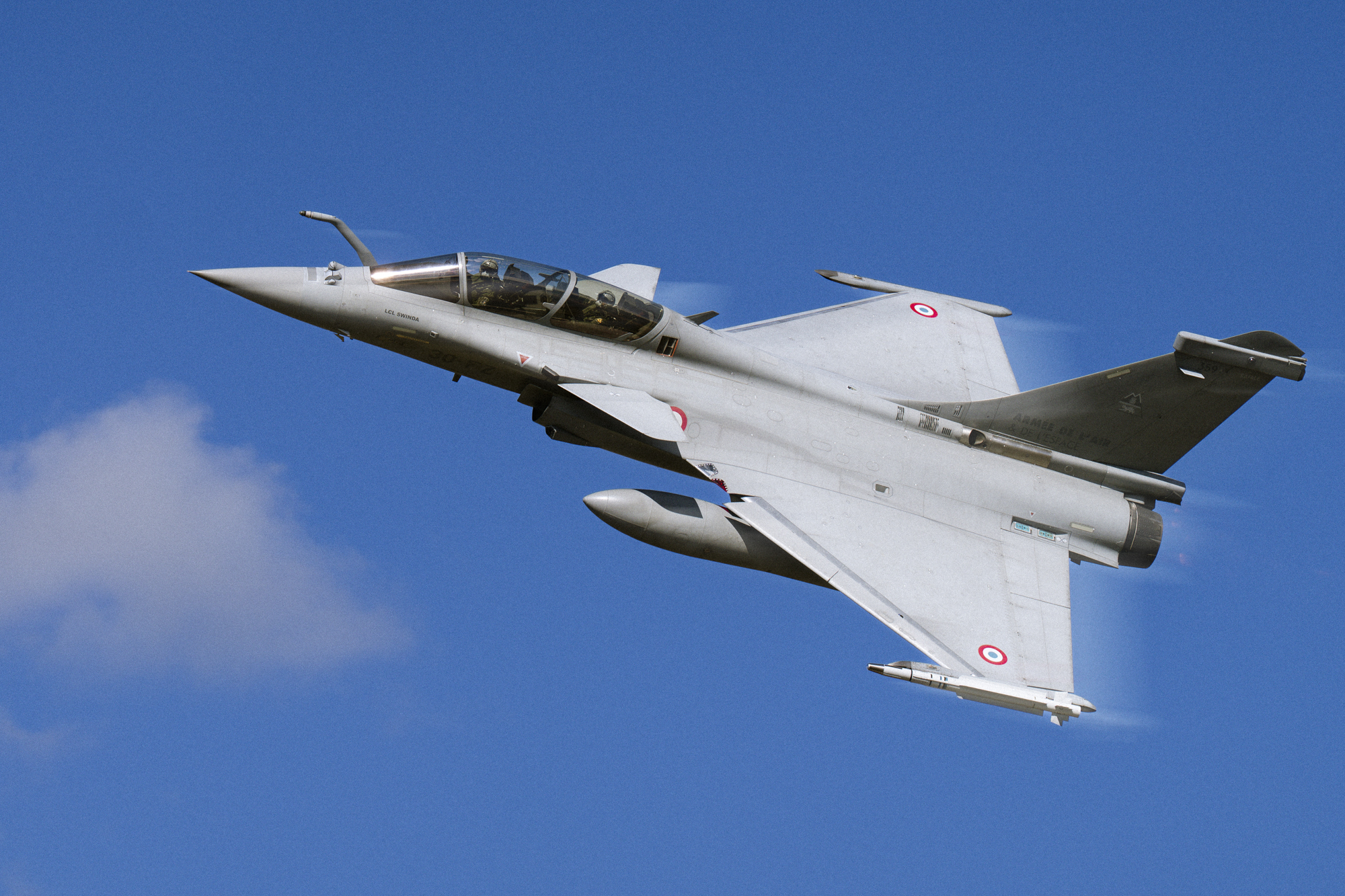 Rafale biplace Armée de l'Air en vol ciel bleu base aérienne Mont de Marsan