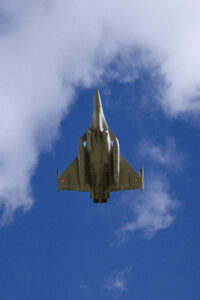 Rafale Armée de l'Air vu de dessous en vol cocarde française aviation militaire Mont de Marsan