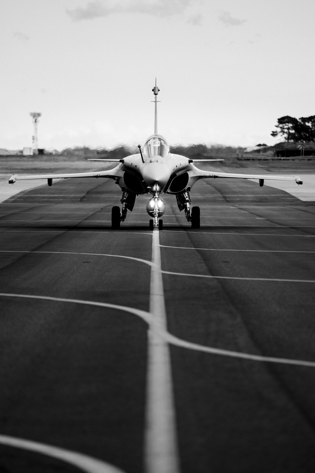 Rafale piste base aérienne Mont de Marsan noir et blanc photographie aviation militaire