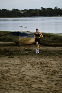Emily Bondi running plage Hossegor Dafy Moto shooting photo Nicolas Jacquemin