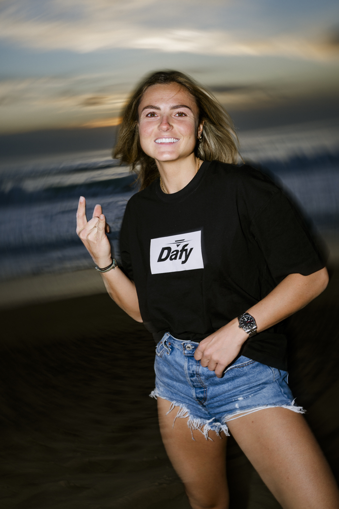 Emily Bondi surfboard plage Seignosse nuit Dafy Moto pilote française