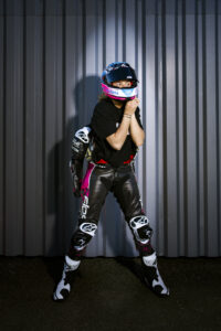 Emily Bondi combinaison course Dafy Moto pilote française shooting photo Hossegor