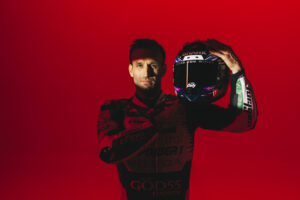 Johann Zarco portrait lumière rouge dramatique casque Shark Dafy regard caméra media day MotoGP