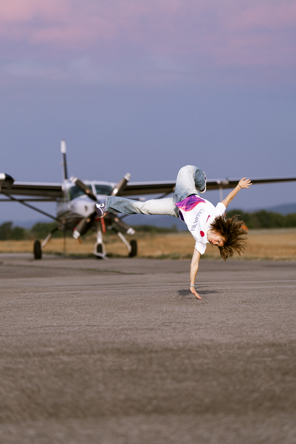 Lilou Ruel acrobatie tarmac aérodrome maillot extérieur Toulouse FC Nicolas Jacquemin photographe